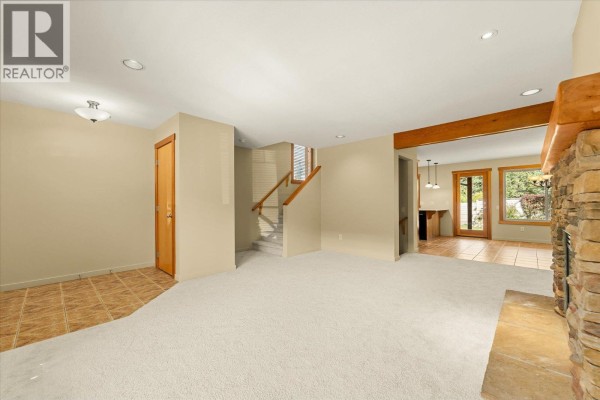 Bedroom - 922 Paret Crescent, Kelowna, BC V1W4X8 Photo 5