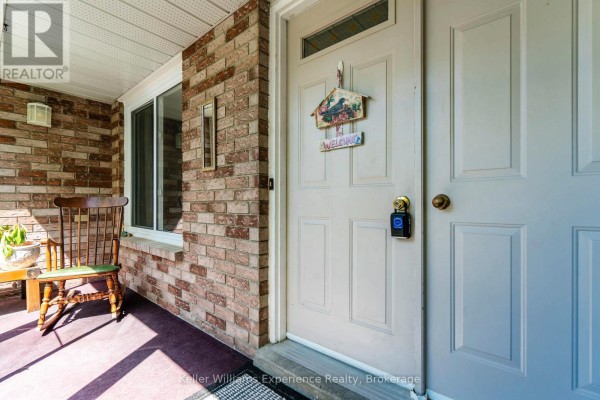Bedroom 2 - 922 Playfair Road, Midland, ON L4R4X8 Photo 5