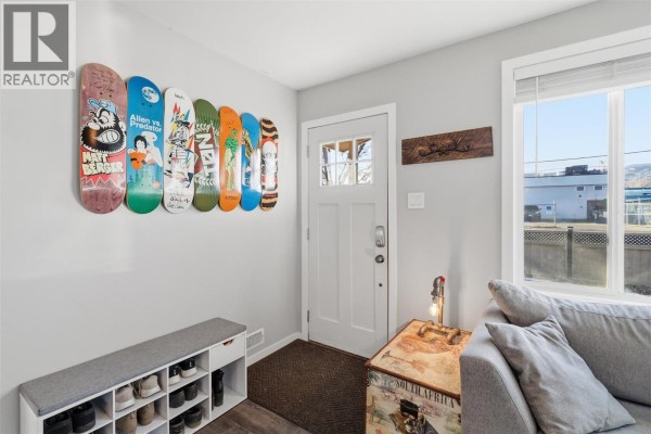 Living room - 922 Westminster Avenue, Kamloops, BC V2B1P1 Photo 5