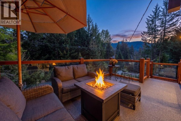 9226 Emerald Drive, Whistler, BC V8E0G5 Photo 3