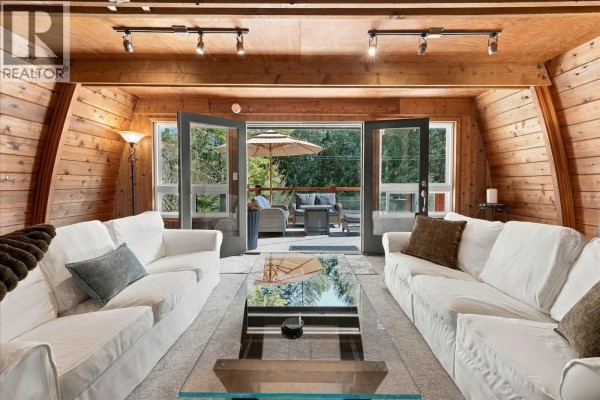 9226 Emerald Drive, Whistler, BC V8E0G5 Photo 4
