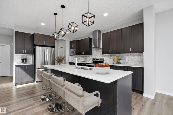 Kitchen - 9227 223 St Nw, Edmonton, AB T5T7M1 Photo 3