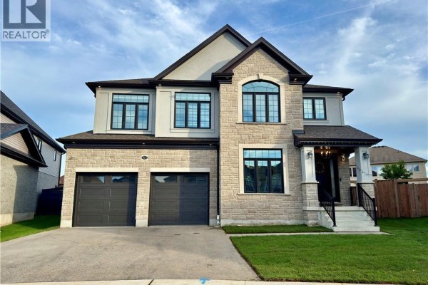 923 Eaglecrest Court, Kitchener, ON, photo 3