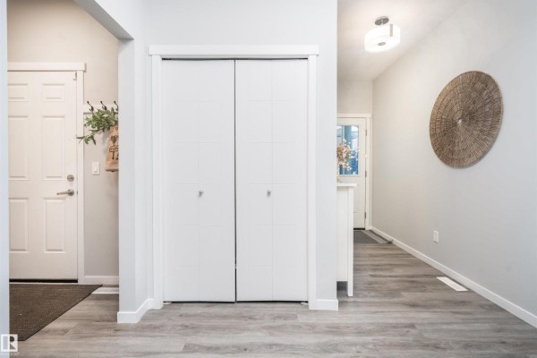 9232 224 St Nw Nw, Edmonton, AB T5T7L9 Photo 4