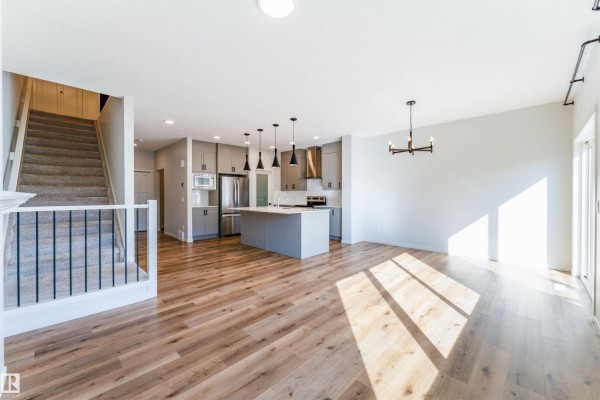 Family room - 9235 223 St Nw Nw, Edmonton, AB T5T7M1 Photo 4