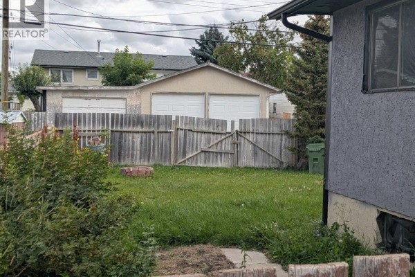 Primary Bedroom - 924 60 Street Se, Calgary, AB T2A1W9 Photo 5