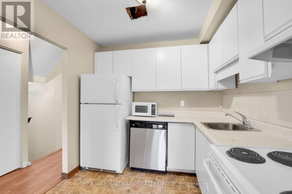 924 Dynes Road, Ottawa, ON K2C0G8 Photo 4