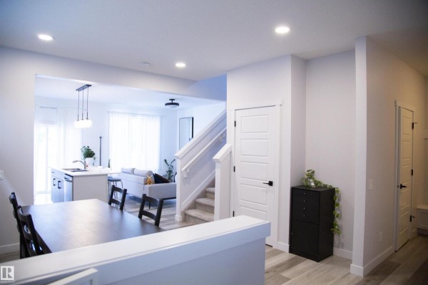 9240 224 St Nw, Edmonton, AB, photo 3