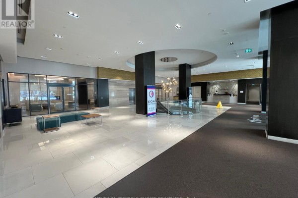Den - 925 - 9000 Jane Street, Vaughan, ON L4K0M6 Photo 2