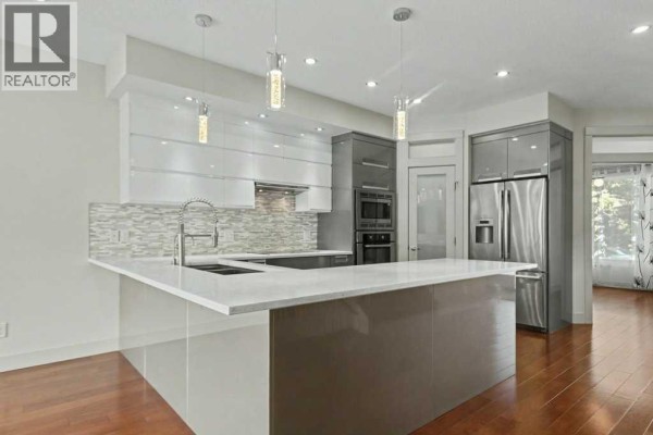2pc Bathroom - 925 41 Street Sw, Calgary, AB T3C1X3 Photo 4