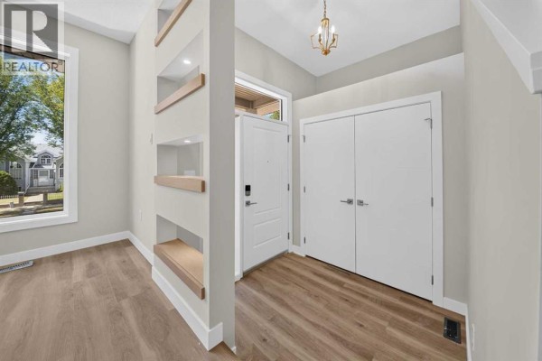 2pc Bathroom - 925 7 Street S, Lethbridge, AB T1J2H9 Photo 4