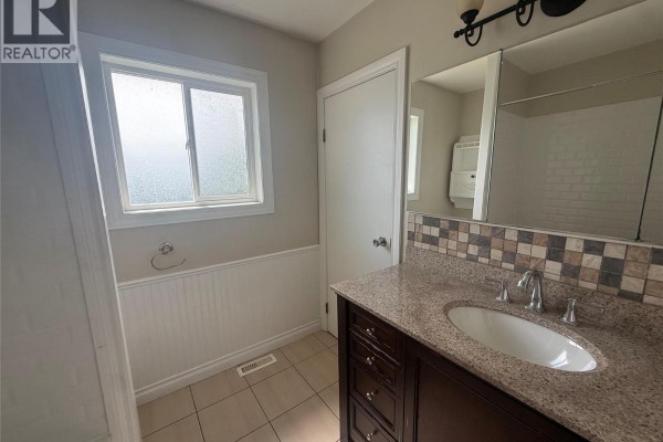 Recreation room - 925 Cornwall Crescent, Dawson Creek, BC V1G1P1 Photo 5