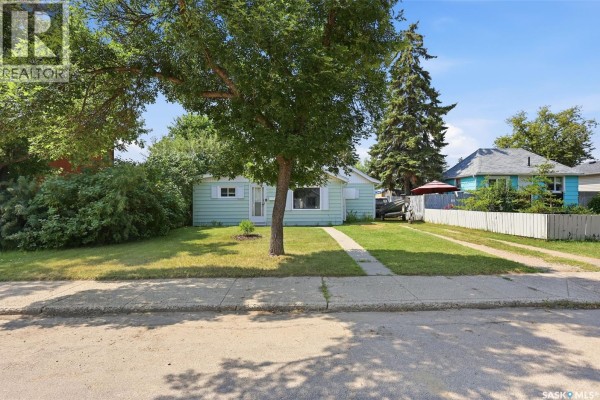 Family room - 925 L Avenue S, Saskatoon, SK S7M2J2 Photo 2