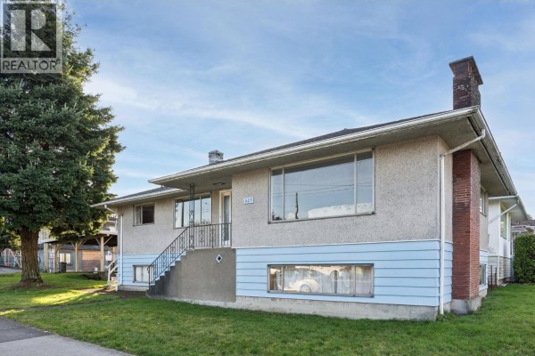 925 Nanaimo Street, Vancouver, BC V5L4T1 Photo 2