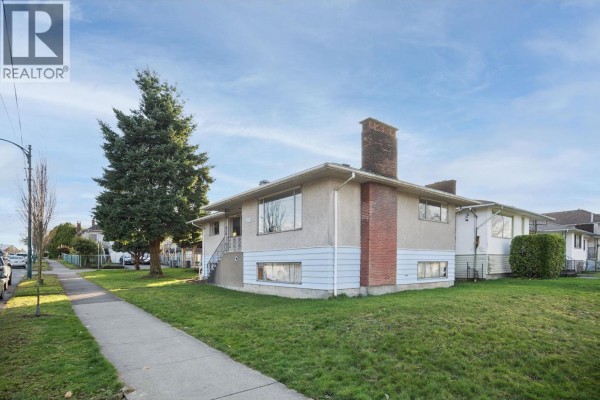 925 Nanaimo Street, Vancouver, BC V5L4T1 Photo 5