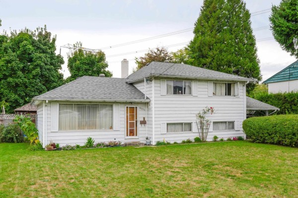 9253 137a Street, Surrey, BC V3V5W8 Photo 2