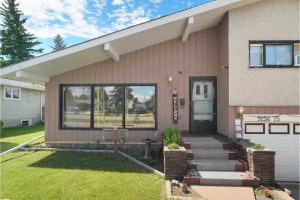 Family room - 9256 75 St Nw, Edmonton, AB T6C2H4 Photo 4