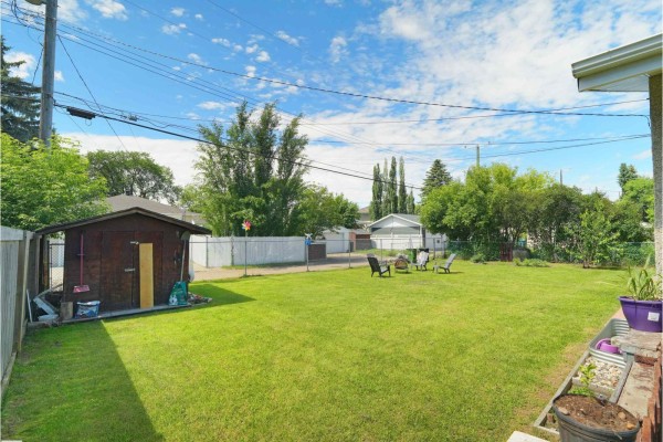 Den - 9256 75 St Nw, Edmonton, AB T6C2H4 Photo 5