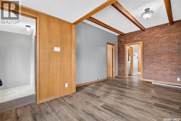 Living room - 926 Montgomery Street, Moose Jaw, SK S6H2W8 Photo 3