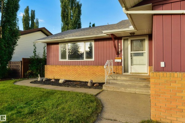 Kitchen - 9260 Ottewell Rd Nw, Edmonton, AB T6B2C9 Photo 3