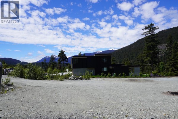 9261 Wedgemount Plateau Drive, Whistler, BC V8E1M1 Photo 2