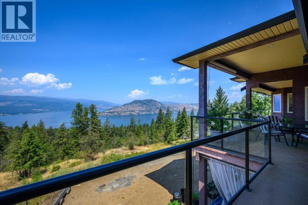 Full bathroom - 9265 Kokanee Road, Vernon, BC V1H1K4 Photo 5