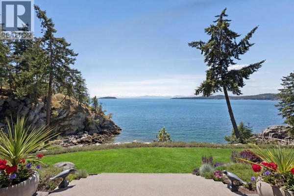 9269 Jorgensen Drive, Halfmoon Bay, BC V7Z1B4 Photo 5