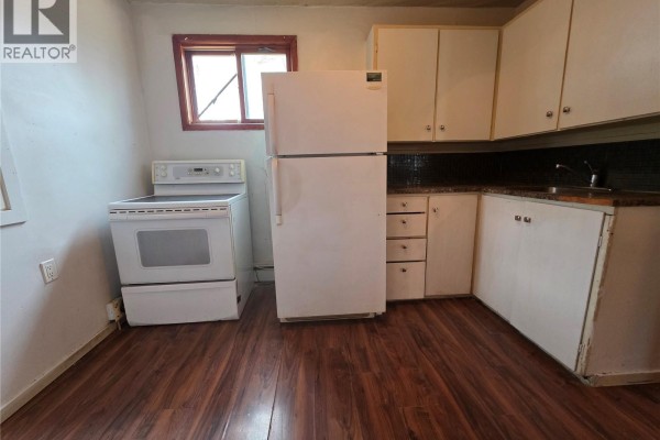 Bedroom - 927 North Railway Street E, Swift Current, SK S9H1E4 Photo 4