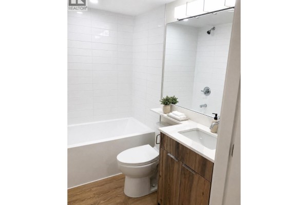 928 Commercial Drive, Vancouver, BC V5L3W7 Photo 5