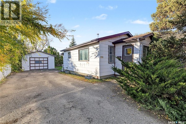 929 Hall Street W, Moose Jaw