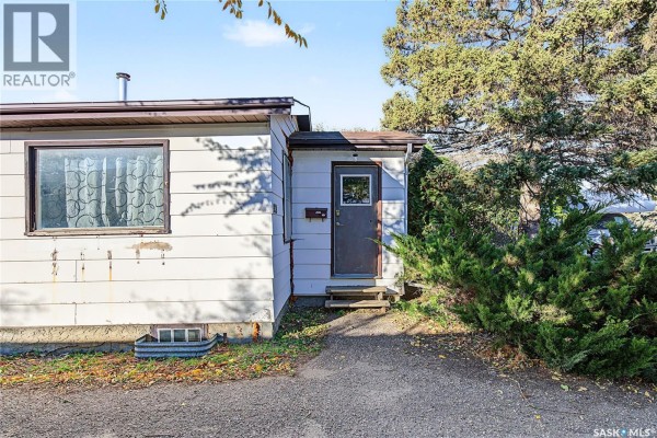 Kitchen - 929 Hall Street W, Moose Jaw, SK S6H2S3 Photo 2