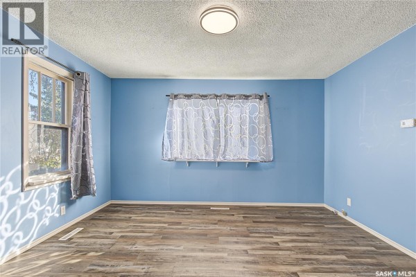 3pc Bathroom - 929 Hall Street W, Moose Jaw, SK S6H2S3 Photo 5
