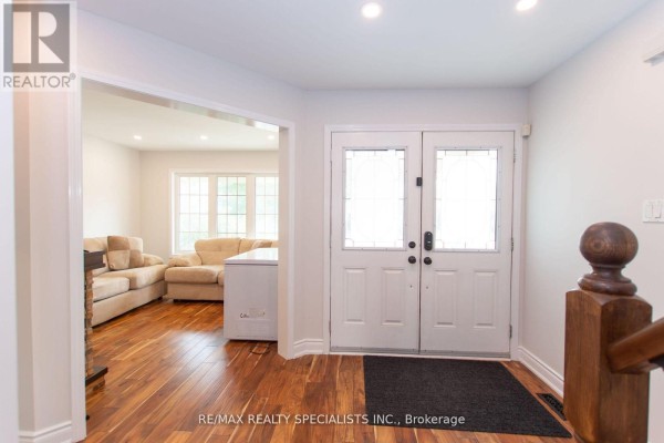 929 Philbrook Drive, Milton, ON L9T0L3 Photo 3