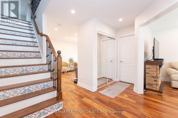 929 Philbrook Drive, Milton, ON L9T0L3 Photo 5