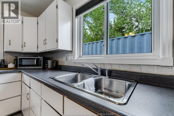 3pc Ensuite bath - 9290 Disputed Road, Lasalle, ON N9H0H9 Photo 4