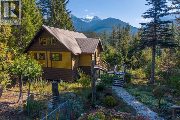 9291 Emerald Drive, Whistler, BC V8E0G5 Photo 2