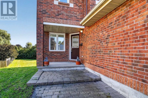 Kitchen - 93 Banchory Crescent, Ottawa, ON K2K2V2 Photo 3
