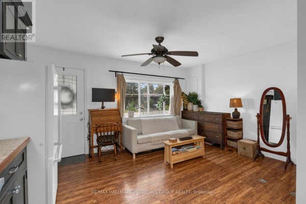 Living room - 93 Bond Street, Orillia, ON L3V1J7 Photo 3