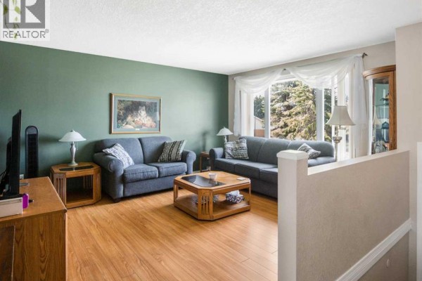 Dining room - 93 Crawford Street, Red Deer, AB T4P2G4 Photo 5
