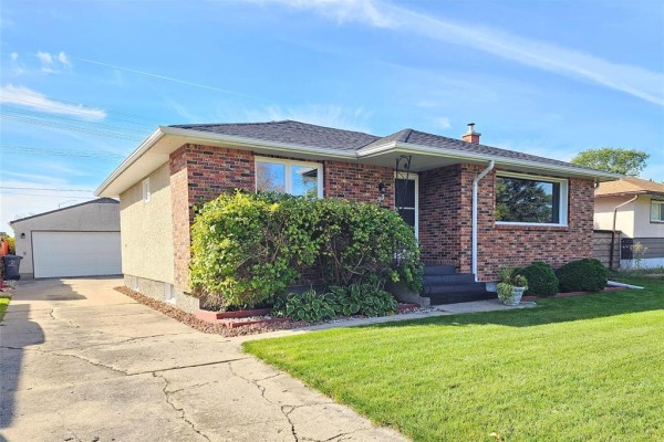 Eat in kitchen - 93 Crestwood Crescent, Winnipeg, MB R2J1H8 Photo 2