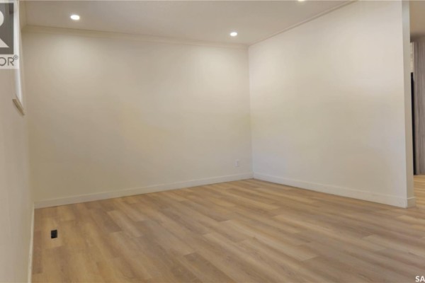 Living room - 93 Davidson Crescent, Saskatoon, SK S7L4A2 Photo 2
