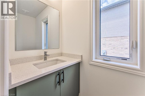 4pc Bathroom - 93 Elson Street, Paris, ON N3L0G4 Photo 3