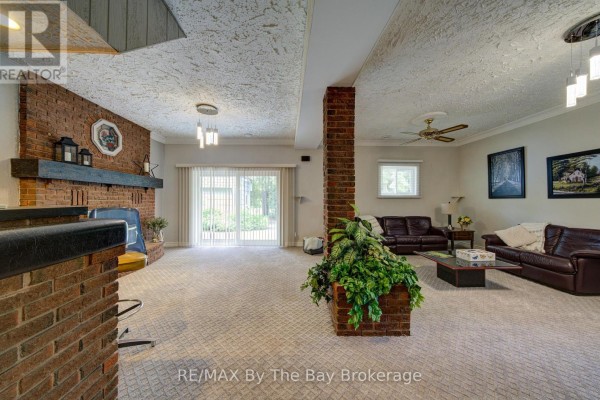 Kitchen - 93 Frederick Drive, Wasaga Beach, ON L9Z1P1 Photo 5