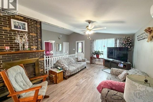Living room - 93 Hillcrest Avenue, Hartland, NB E7P1H9 Photo 5