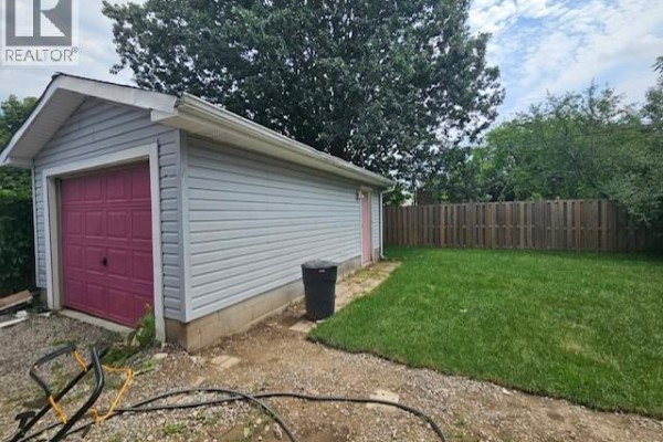 Laundry room - 93 Howard Avenue, Hamilton, ON L9A2W4 Photo 5