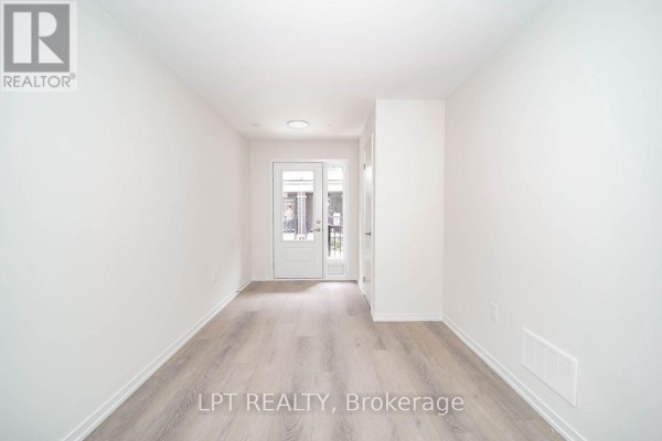 Kitchen - 93 Matawin Lane, Richmond Hill, ON L4B0H8 Photo 4