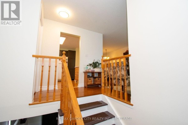 Bedroom 2 - 93 Northwood Drive, Welland, ON L3C6S3 Photo 5
