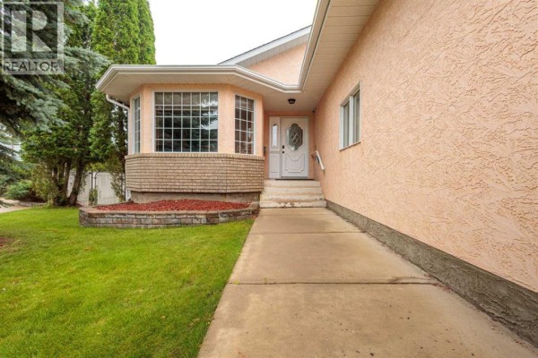 Dining room - 93 Park Meadows Court Se, Medicine Hat, AB T1B4C3 Photo 2