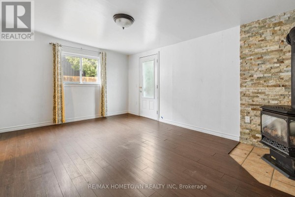 Family room - 93 Perth Street, Brockville, ON K6V5C8 Photo 4