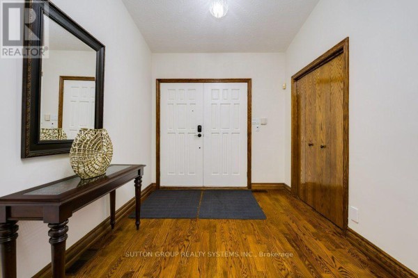 93 Poplar Heights Drive, Toronto, ON, photo 2